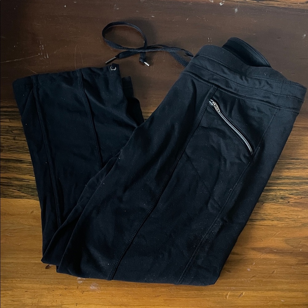 🎉Athleta Black Ankle Pants with Zipper Accent